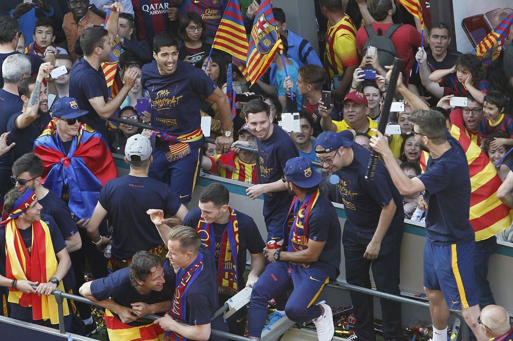 El Barça celebra la Lliga amb una rua pels carrers de Barcelona