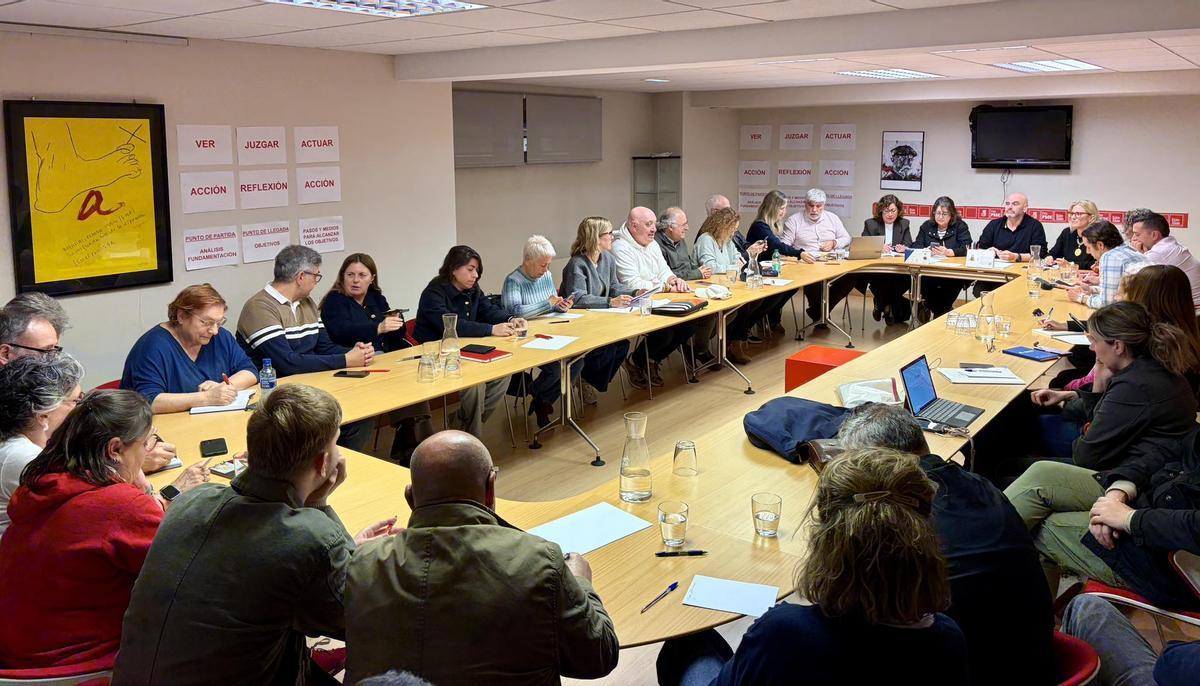 Integrantes de la ejecutiva del PSOE de Gijón, ayer.