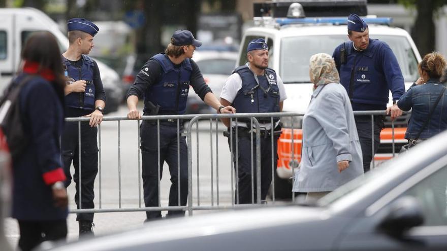 Detingudes almenys 12 persones en una massiva batuda antiterrorista a Bèlgica