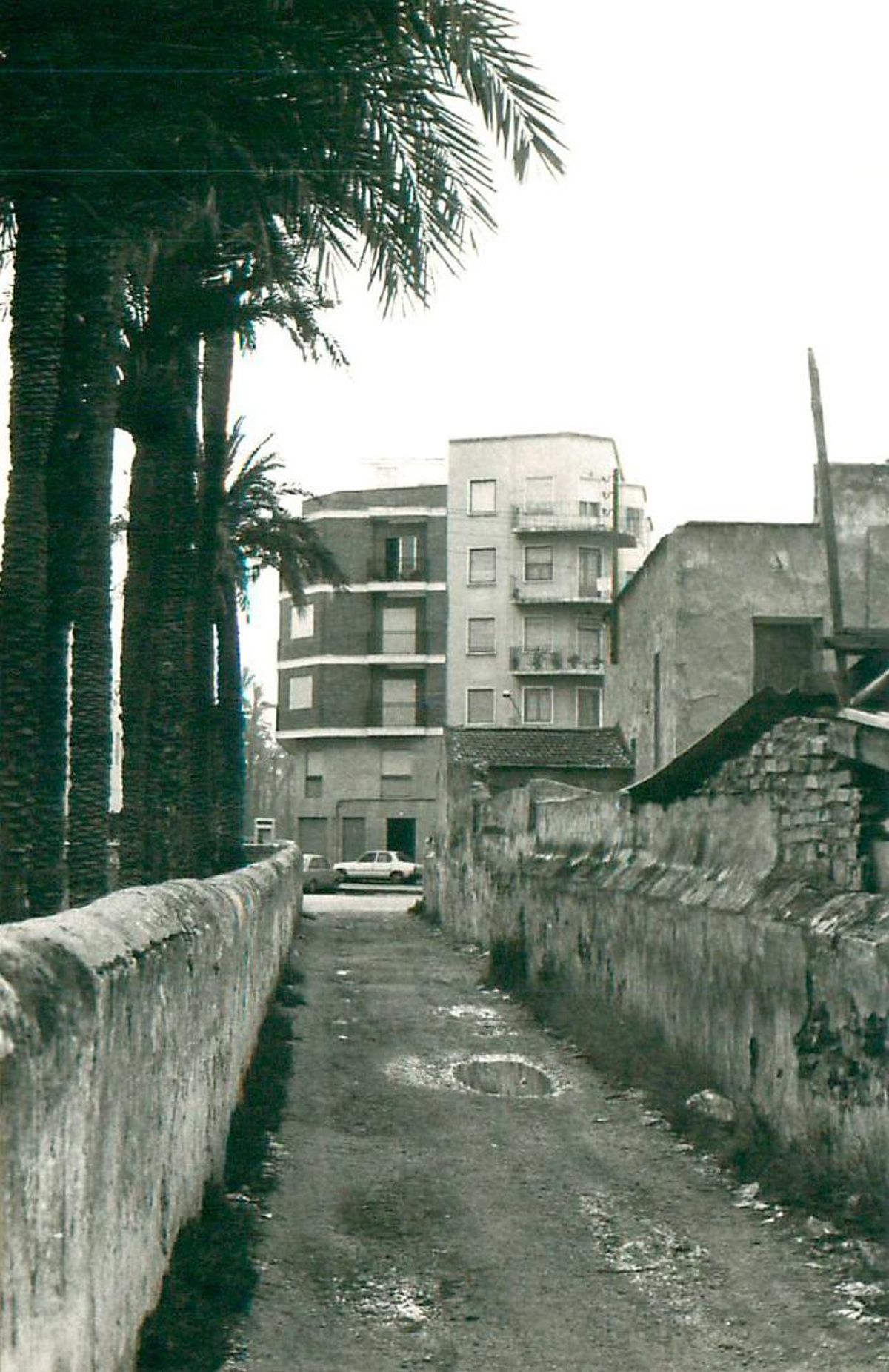 La casa i el camí que anava a la Rambla el 1981.