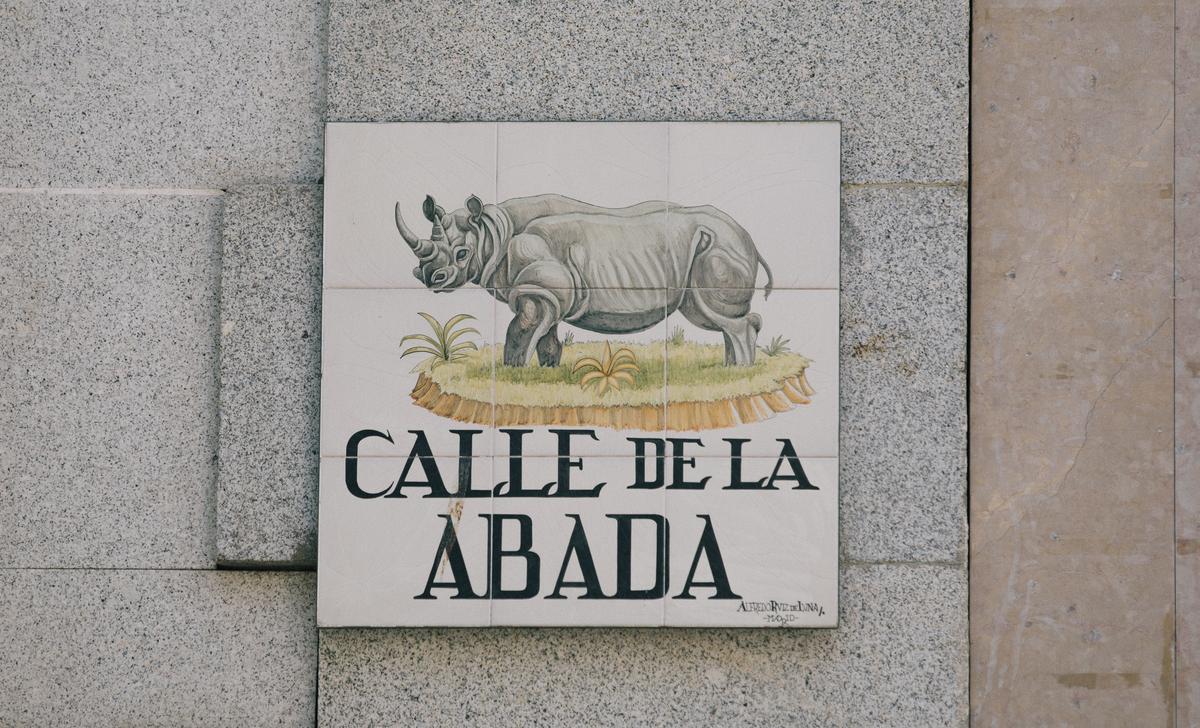 Placa de la calle de la Abada.