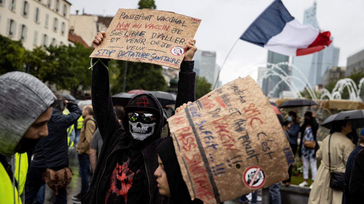 Protestas contra el pase sanitario en París.