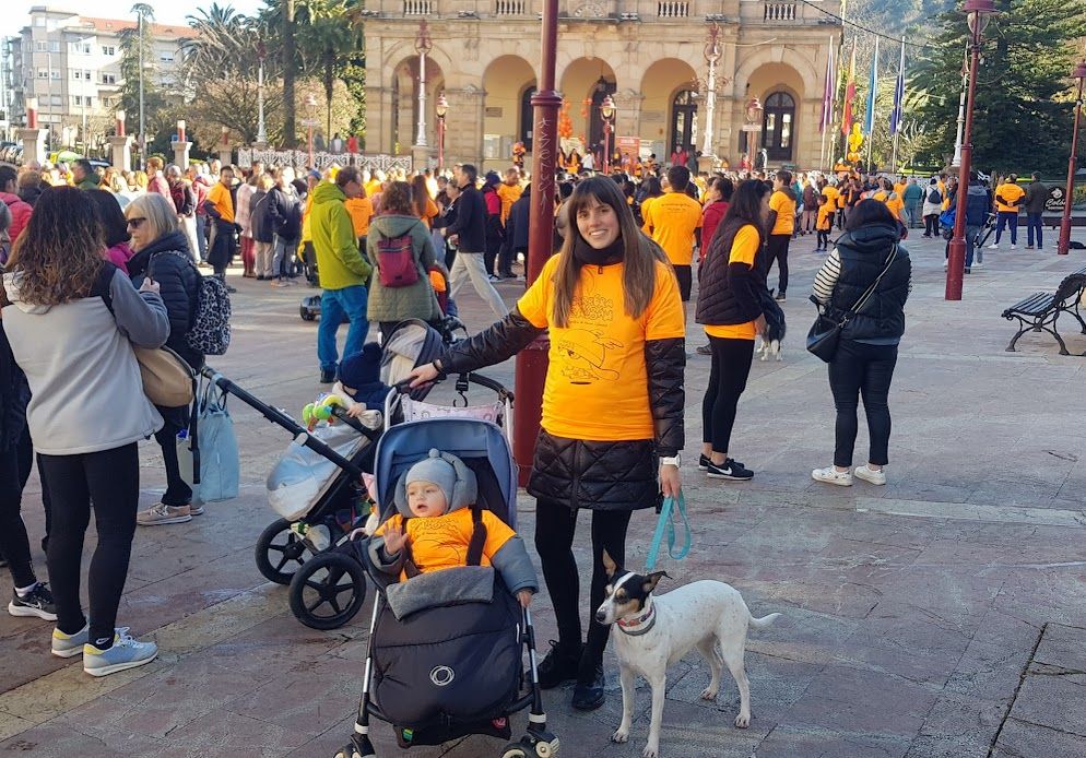 Una marea naranja de solidaridad inunda Villaviciosa: así fue la carrera de Galván