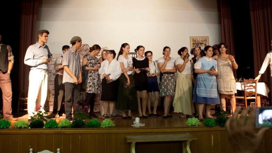 El Grupo Quemarropa Teatro del IES La Torreta estrena «La Dama del Alba»