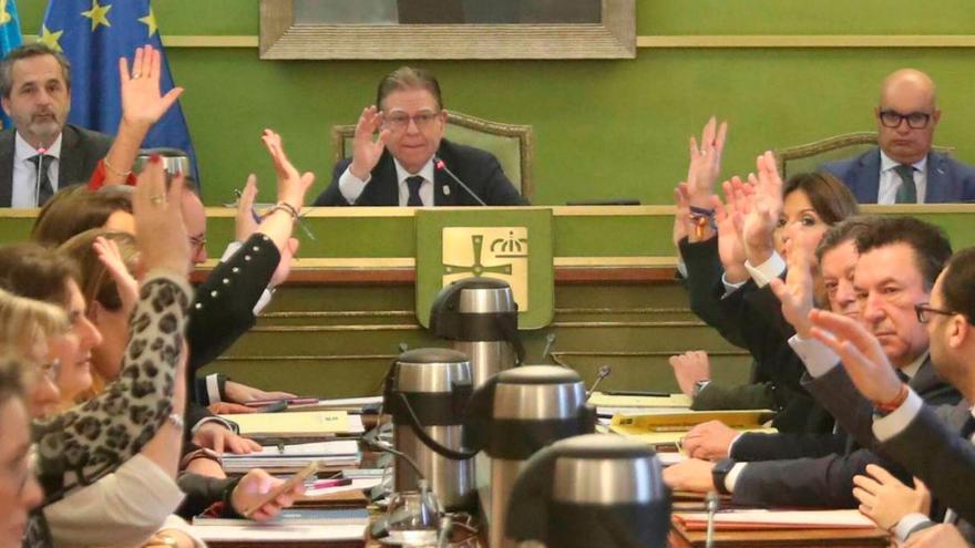 Oviedo aprueba el presupuesto sin debate ante una inaudita ausencia de alegaciones