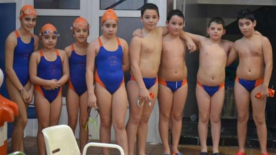 Formación del Club Acuático Umia en la cita celebrada en Caldas de Reis.