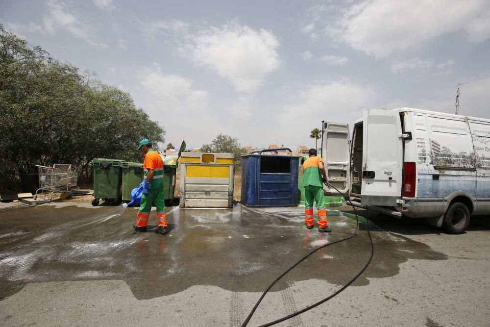 El Ayuntamiento ha encargado un plan de choque de limpieza de urbanizaciones y el centro del casco urbano. Sin contrato, por valor de 117.000 euros mensuales  que se suma a la factura millonaria de 14