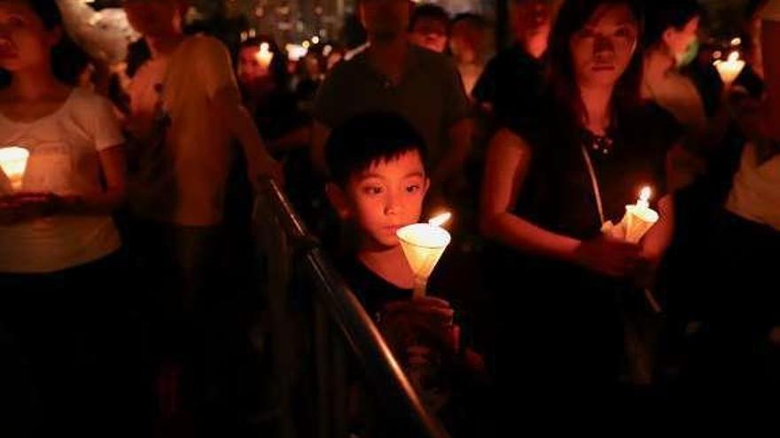 Vigilia en Hong Kong por las víctimas de Tiananmen. // Liau Chung-ren