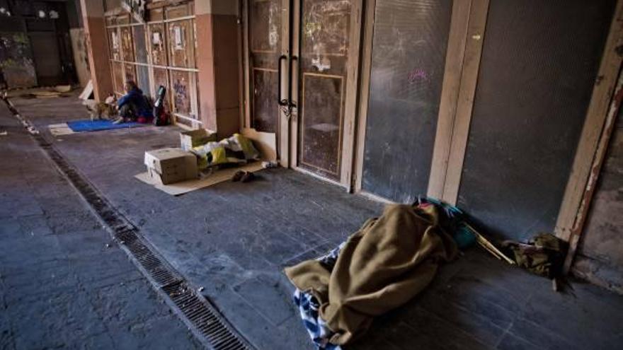 El número de personas que duermen en la calle en Alicante ha aumentado por la crisis.