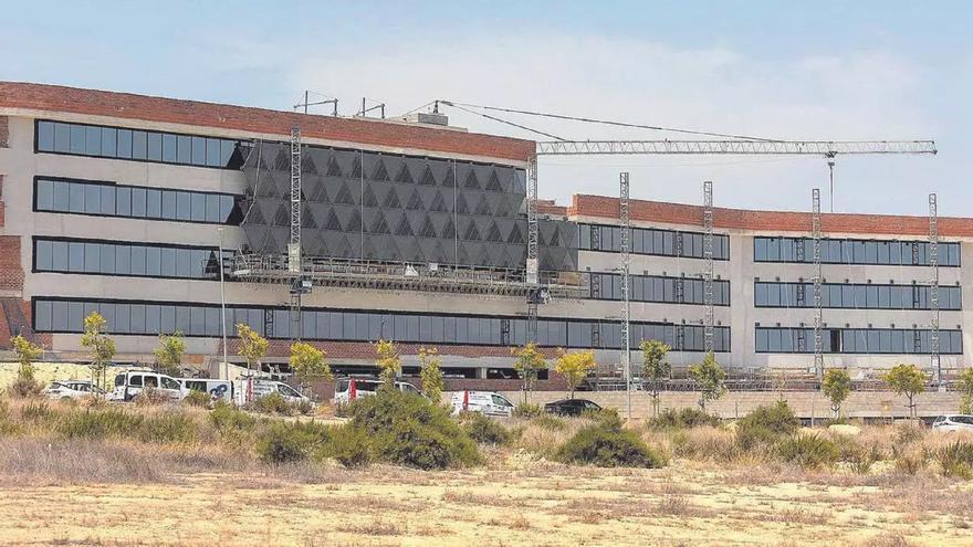 El gobierno de Barcala valora en positivo la paralización de las obras de las dos plantas sin licencia del hospital de Vistahermosa Norte