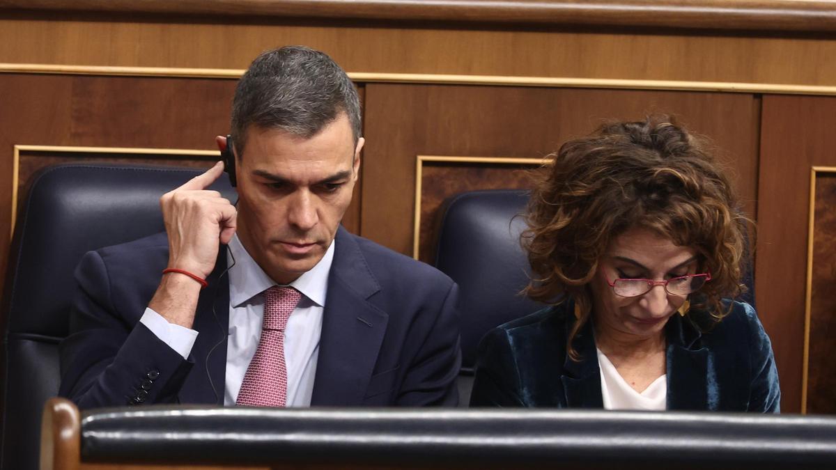 Pedro Sánchez i María Jesús Montero, al Congrés.