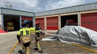 Los bomberos de Cartagena se forman para intervenir en vehículos eléctricos