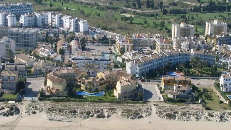 La urbanización San Fernando, que se encuentra junto a la playa de Oliva. | LEVANTE-EMV