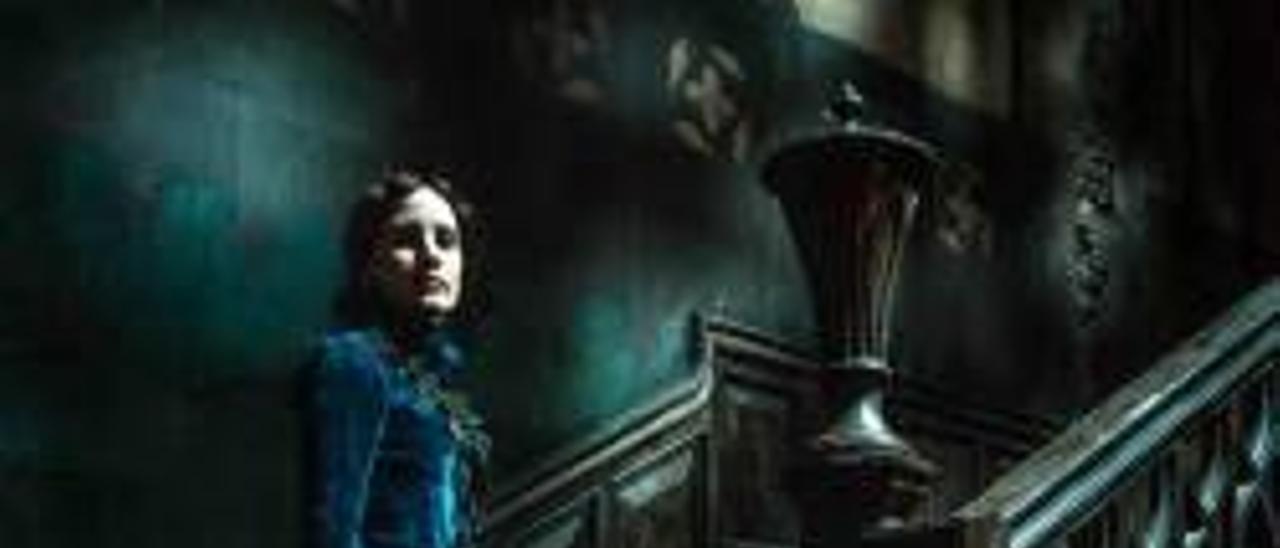 Jessica Chastain en la gigantesca mansión gótica de Allerdalle Hall.