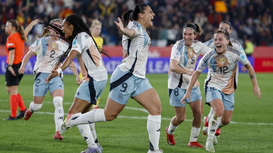 Salma guía a España hacia una remontada imposible