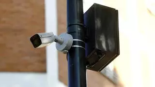 Las cámaras de vigilancia facilitan la identificación de los autores de 70 actos incívicos en Carcaixent