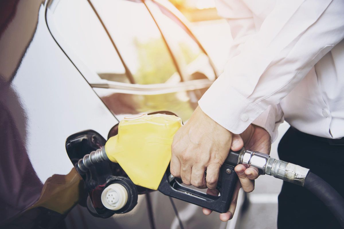 Cuidado con las estafas cuando echas combustible al coche