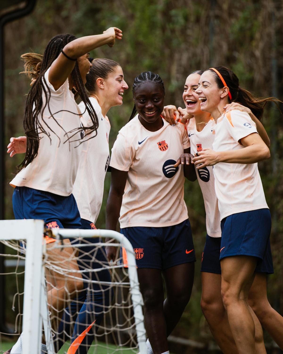 Las jugadoras del Barça en el entrenamiento previo al partido contra el Bayern