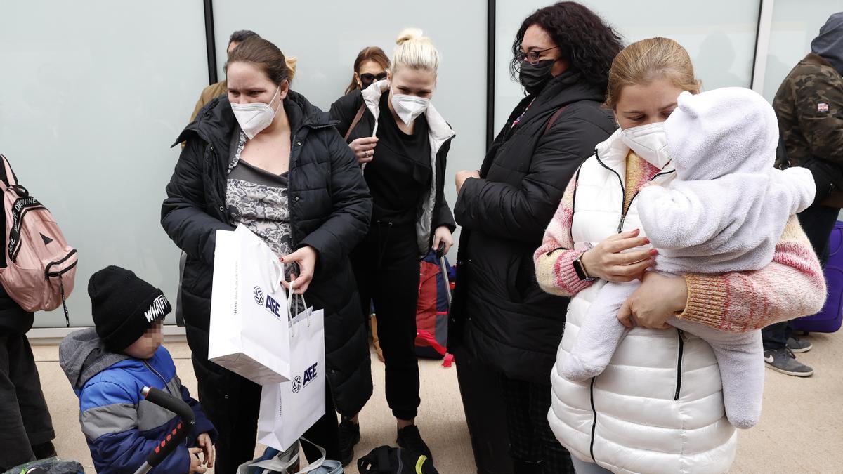 Refugiados ucranianos, a su llegada a Madrid.