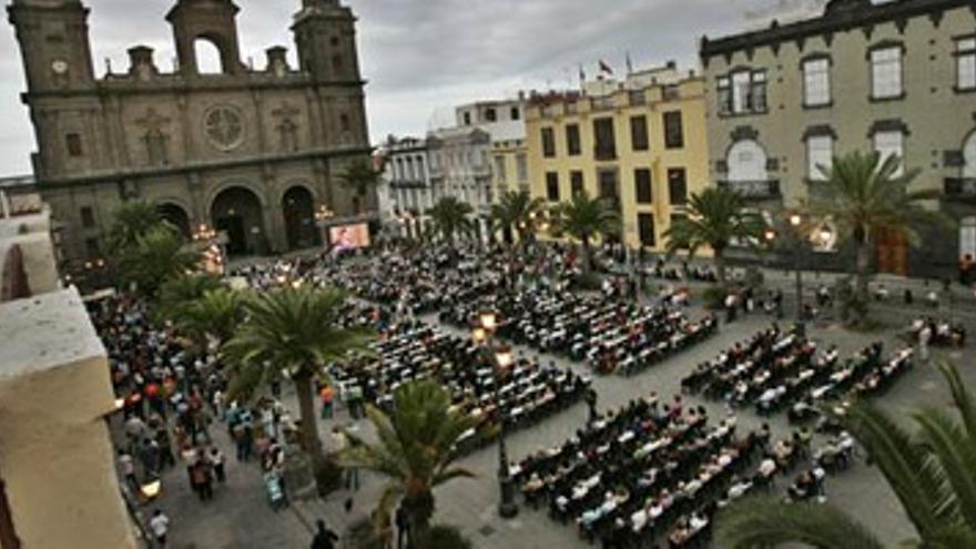 Las Palmas rinde homenaje a las víctimas del MD-82