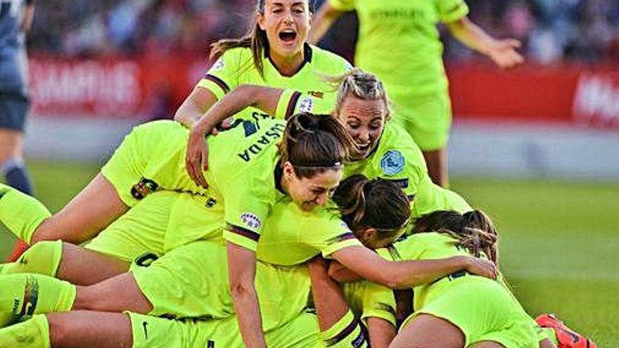 Les jugadores blaugrana van celebrar el gol de Kheira Hamraoui