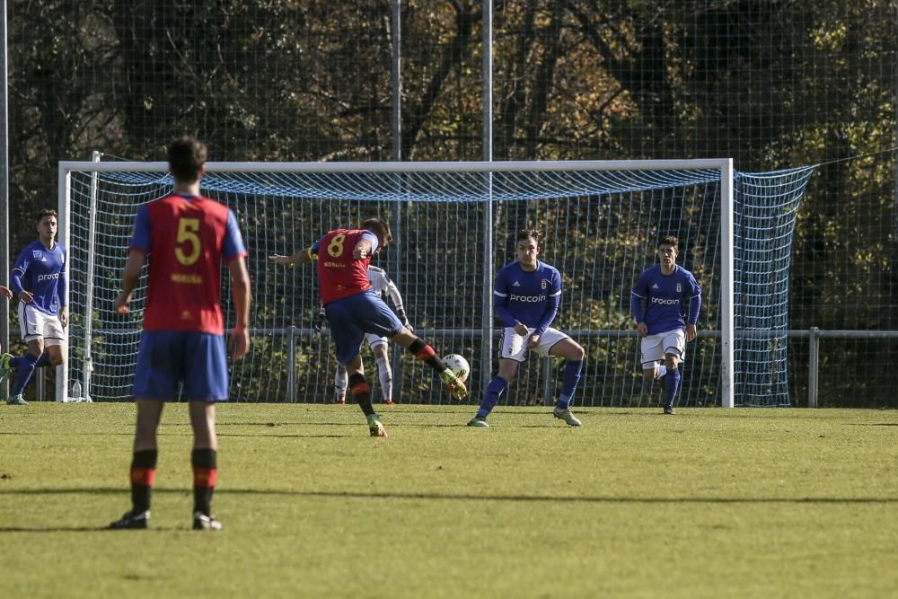 El partido entre el Oviedo B y el Condal, en imágenes