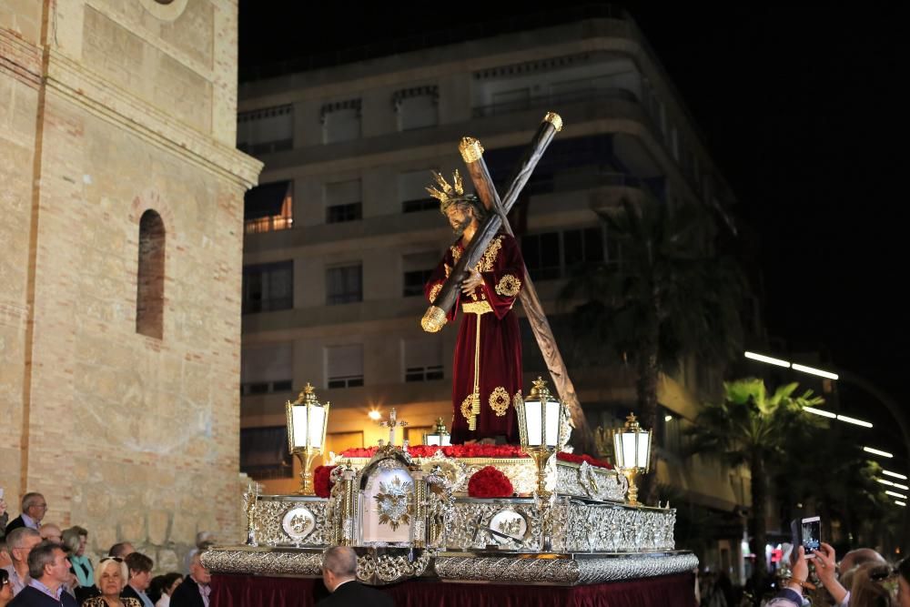 Procesión del Santo Entierro de Cristo en Torrevieja, Viernes Santo, con la participación de 18 imágenes y 154 cofradías