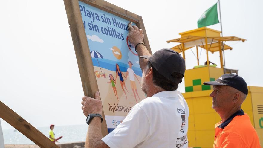 Cartel que advierte de que está prohibido fumar en la playa.