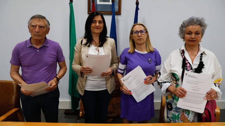 Laureano López Rivas, Yasmina Triguero, Eva Menéndez y Angélica González, ayer, en el Ayuntamiento. | M. V.