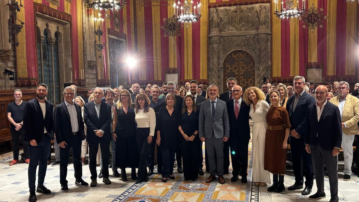 Collboni en la presentación del libro Destino Barcelona del Gremi de Restauració de Barcelona. El Gremi de Restauració publica el libro 'Destino Barcelona'.