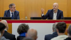 Xavier Vilajoana (derecha), junto al economista Jordi Mercader, en el acto celebrado este miércoles
