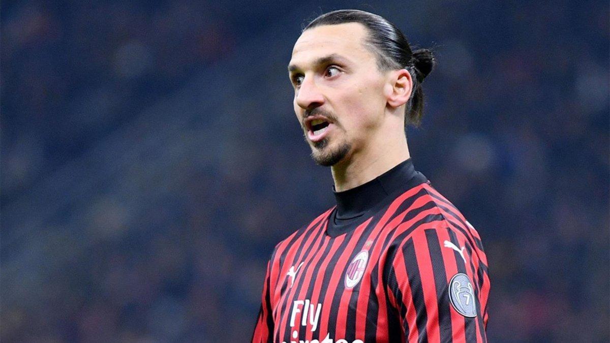 Zlatan Ibrahimovic intenta mantenerse en forma entrenando con el Hammarby sueco