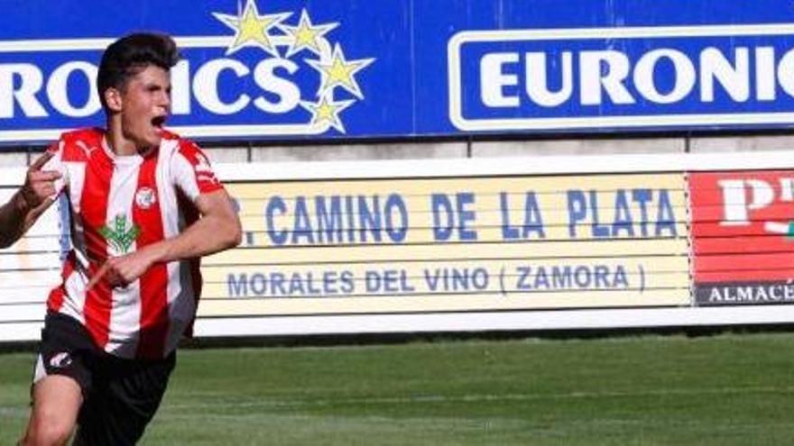 Cristian, celebrando un gol con el Zamora