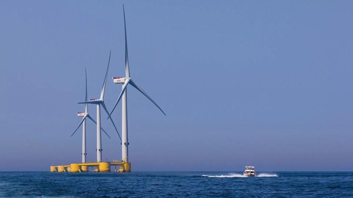 Los tres aerogeneradores del WindFloat Atlantic frente a Viana do Castelo.