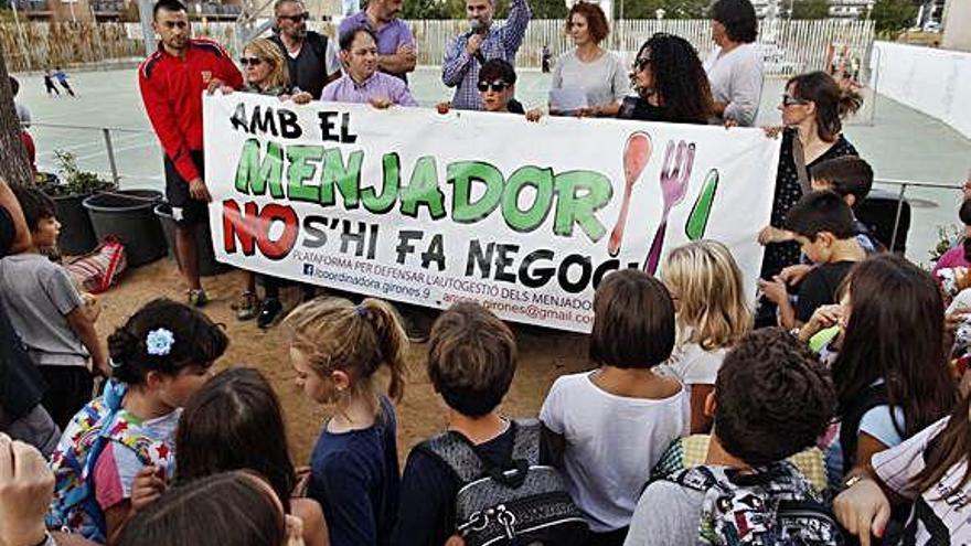 Acció de protesta a l&#039;escola Marta Mata, de Girona, al novembre.