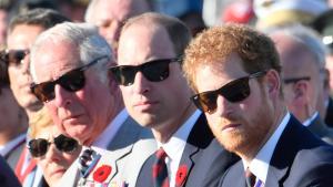 El rey Carlos y sus dos hijos, en un acto en Lille (Francia), en abril de 2017.