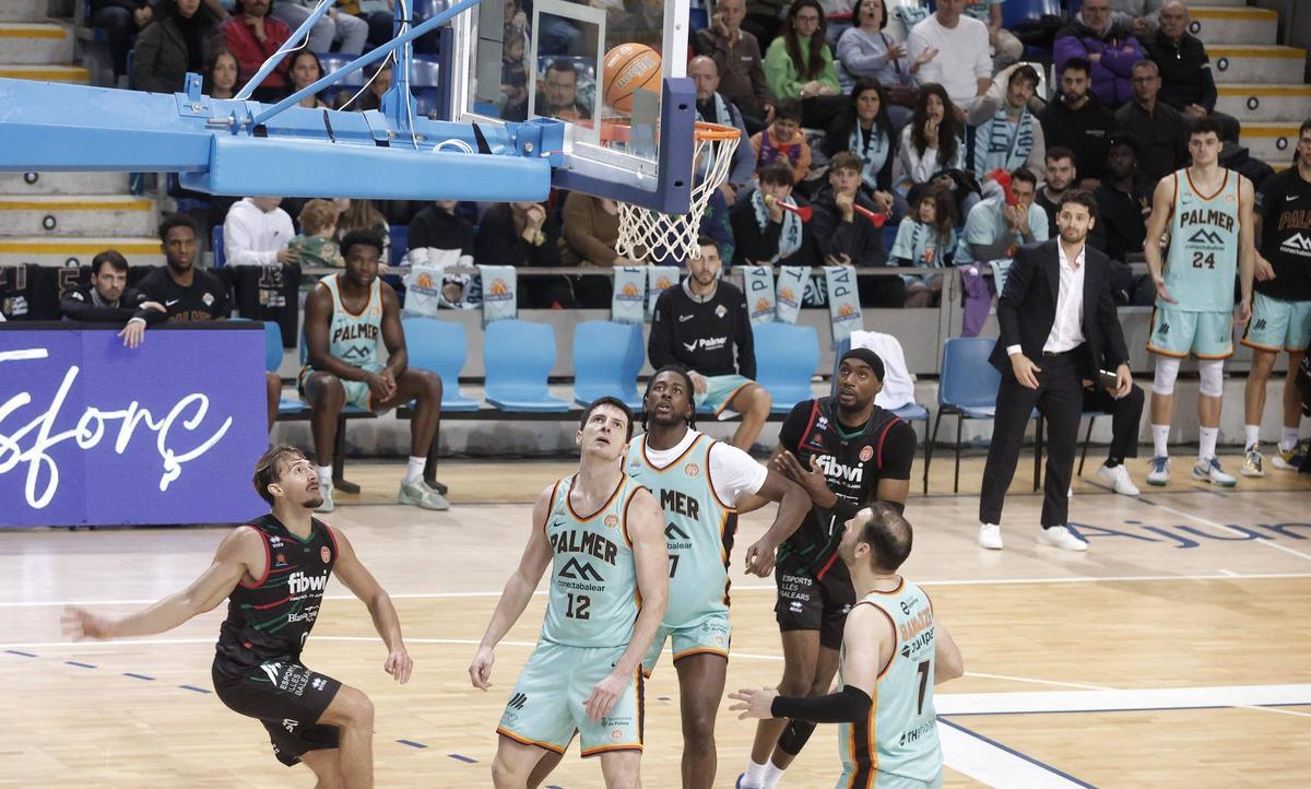 El Fibwi se lleva la victoria ante el Palmer en un derbi apasionante.