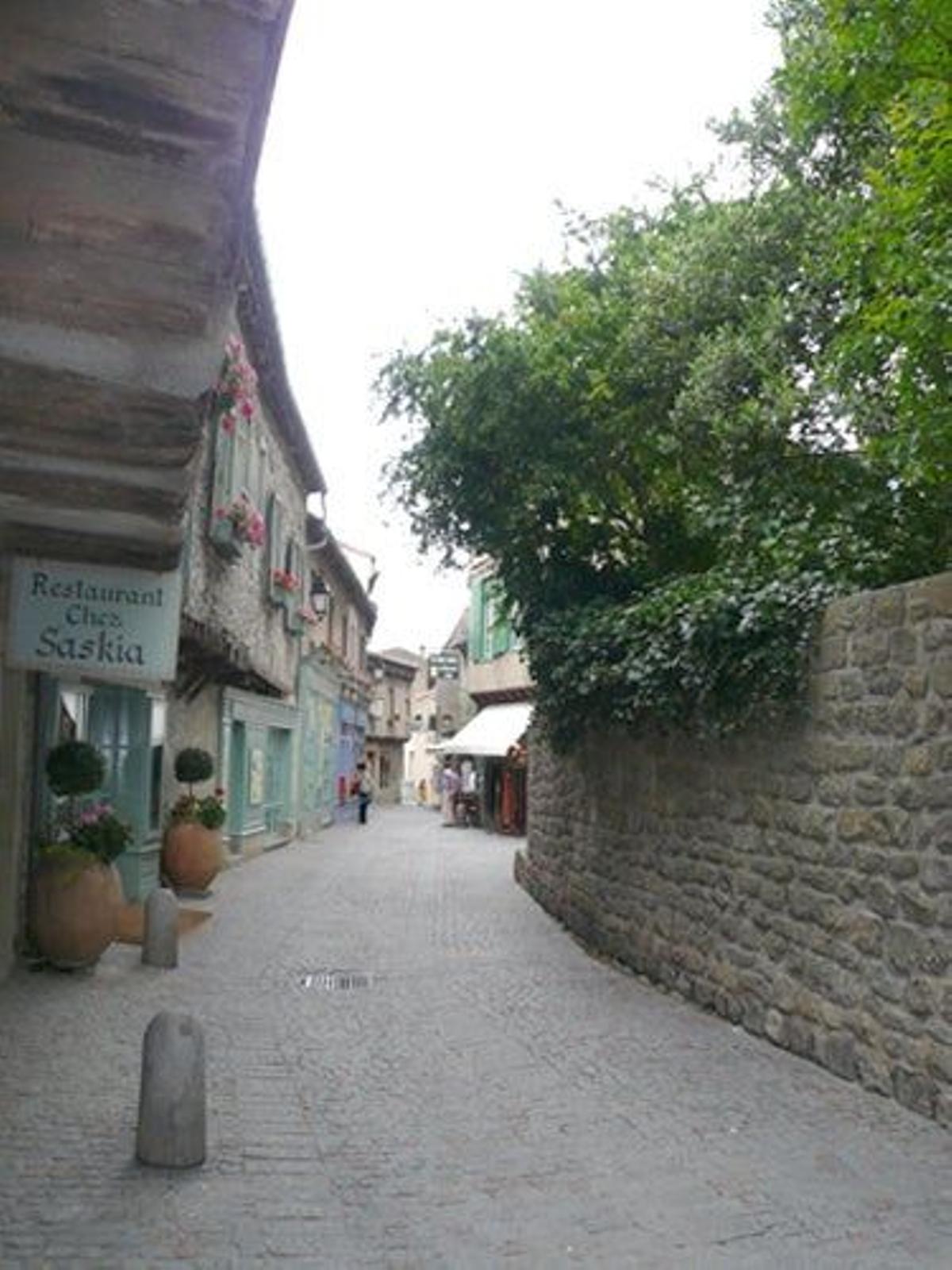 Estrechas y encantadores calles recorren la Cité medieval de Carcassone