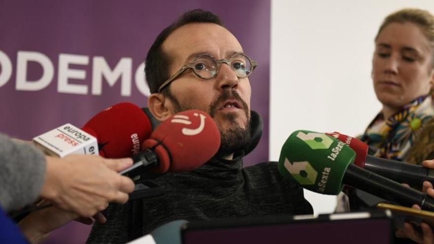 Echenique comparece antes de la reunión del Comité de Campaña.