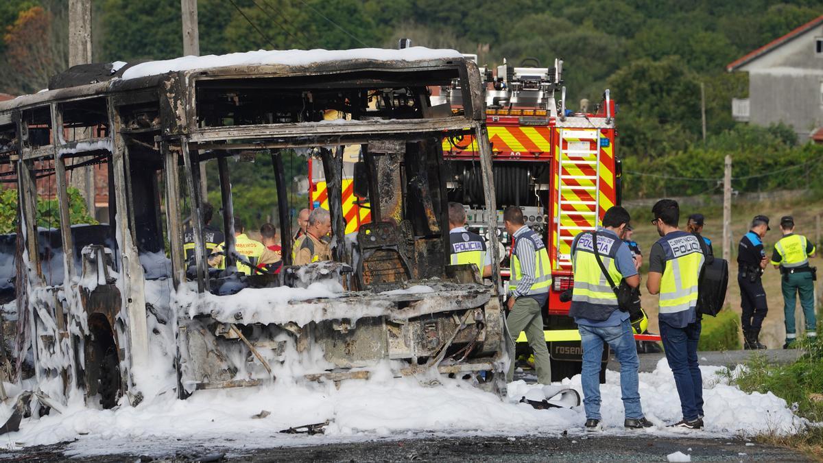 L&#039;autobús incendiat que va atropellar el bomber en pràctiques