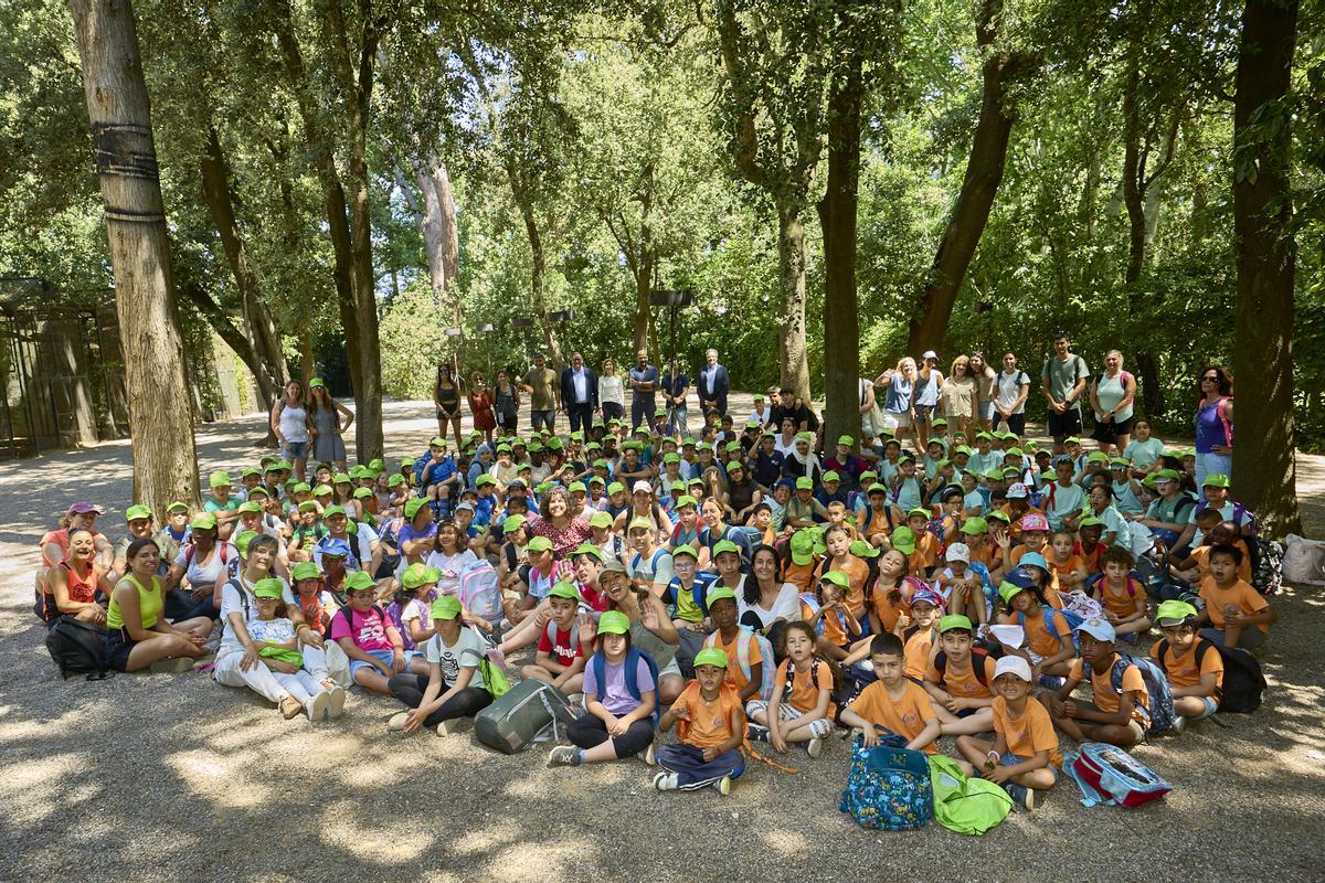 Els alumnes que han participat a la 14a anellada de cigonyes.
