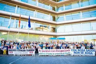 Defensa da Sanidade llama, en el mercadillo, a la protesta por el PAC