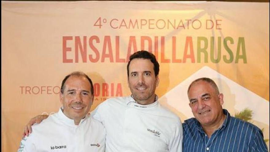 Fernando González, chef de La Barra; con Willie Orellana, de Uvedoble; y Armando Herranz, del restaurante Frutos.