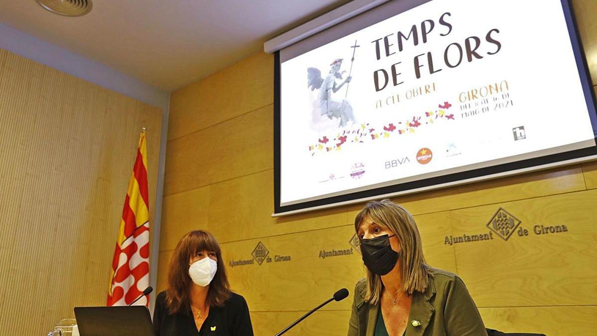 Marta Madrenas i Glòria Plana ahir, durant l&#039;acte de presentació de Temps de Flors.