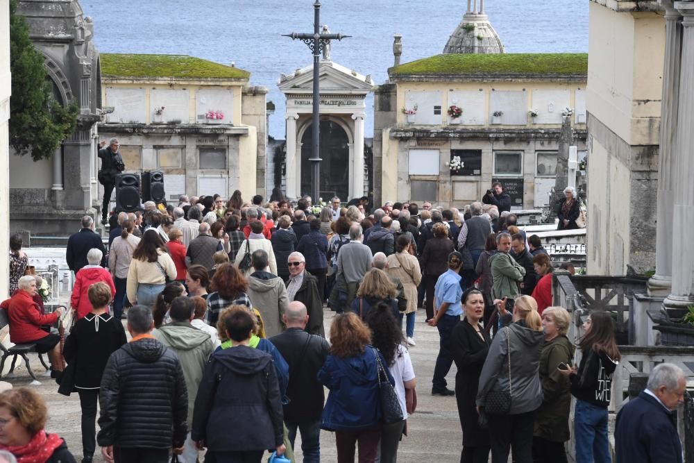 Ofrenda floral en San Amaro por el Día Difuntos