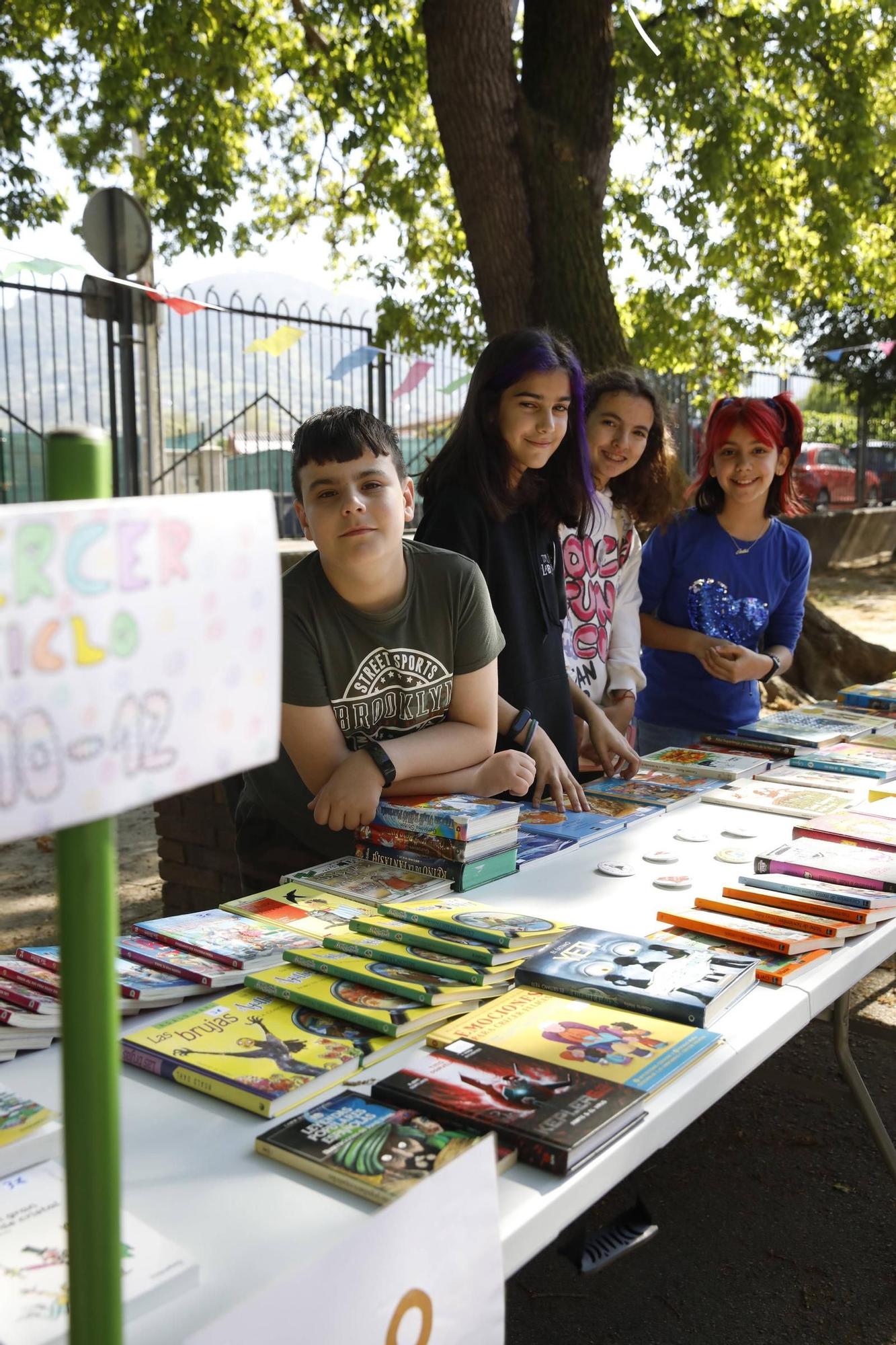 En imágenes: El colegio Jacinto Benavente disfruta de su primera feria del libro
