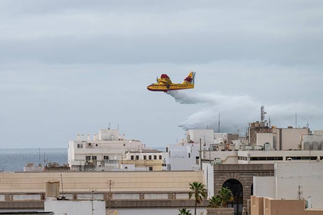 Entrenamiento de dos hidroaviones en Arrecife