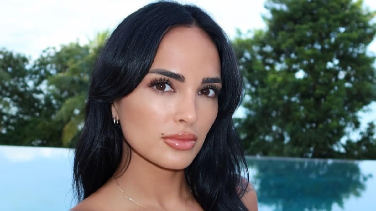 Claudia Bavel en su redes sociales