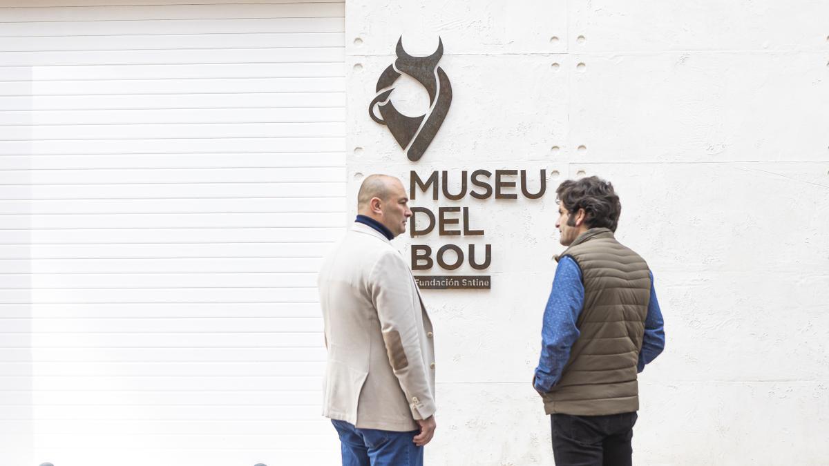 Arribas y Morante, antes de acceder a las instalaciones del Museu del Bou.