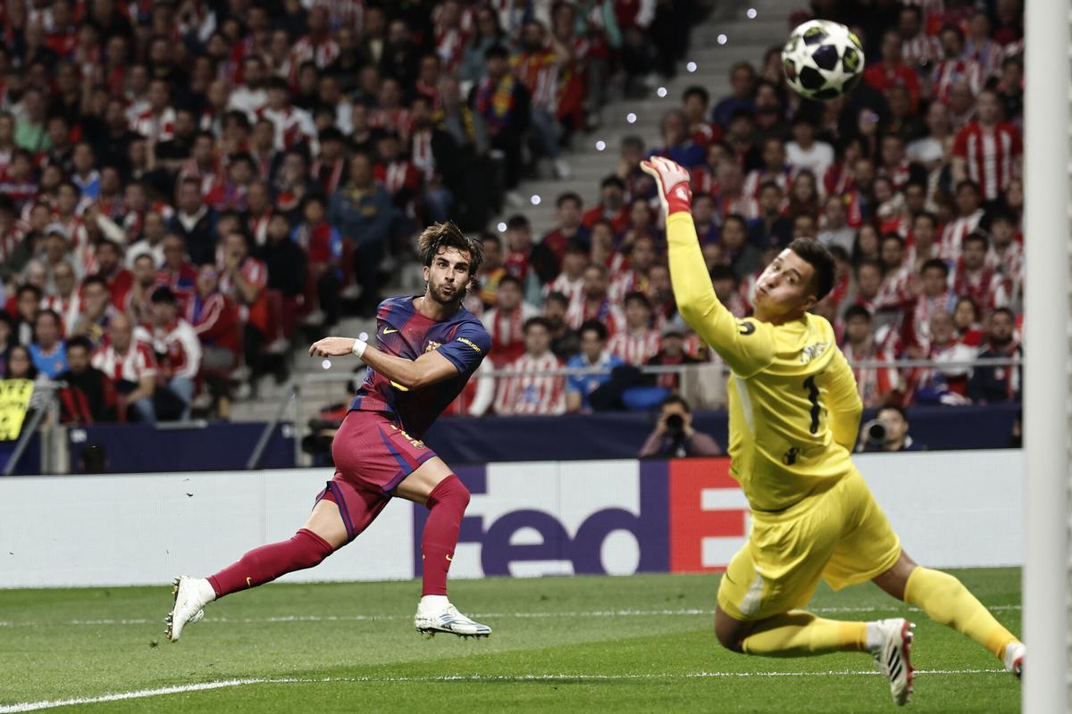 Ferrán Torres marca el 0-2 ante el Atlético de Madrid en el estadio Metropolitano